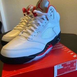 Hello! I’m selling the Jordan 5 fire red size 9. Never been worn!